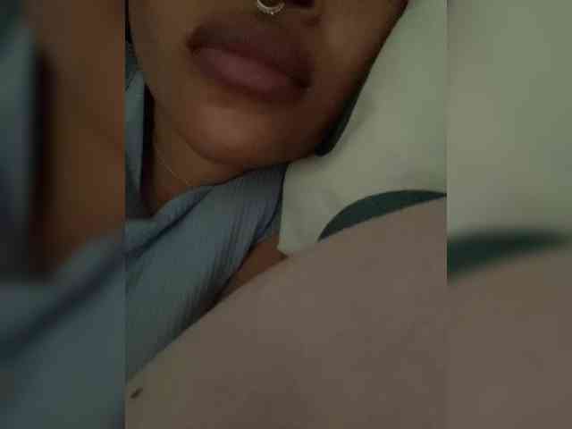 Aluna-Sweet webcam