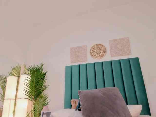 Aluna-Sweet webcam