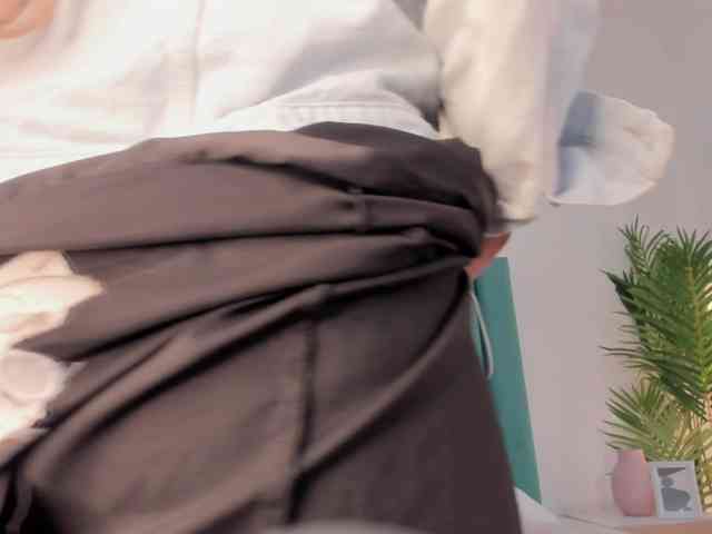 Aluna-Sweet webcam