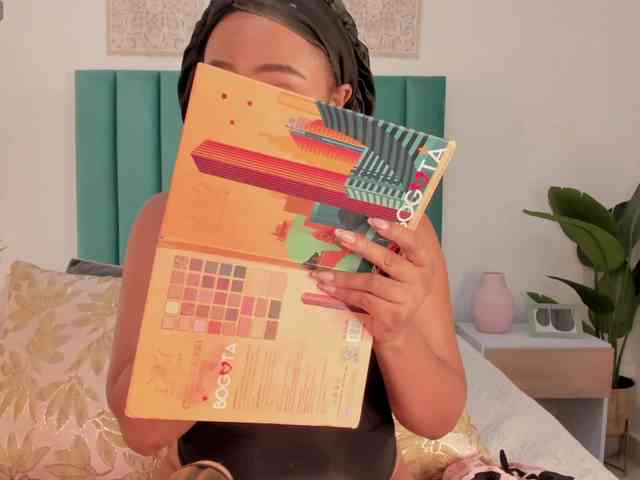 Aluna-Sweet webcam