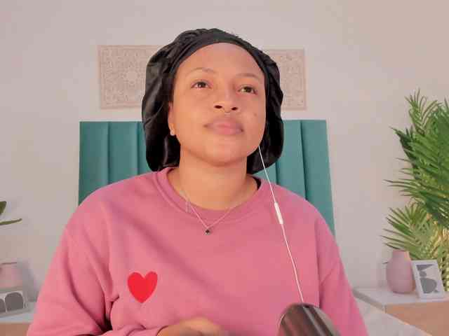 Aluna-Sweet webcam