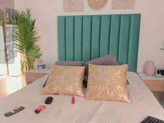 Aluna-Sweet webcam