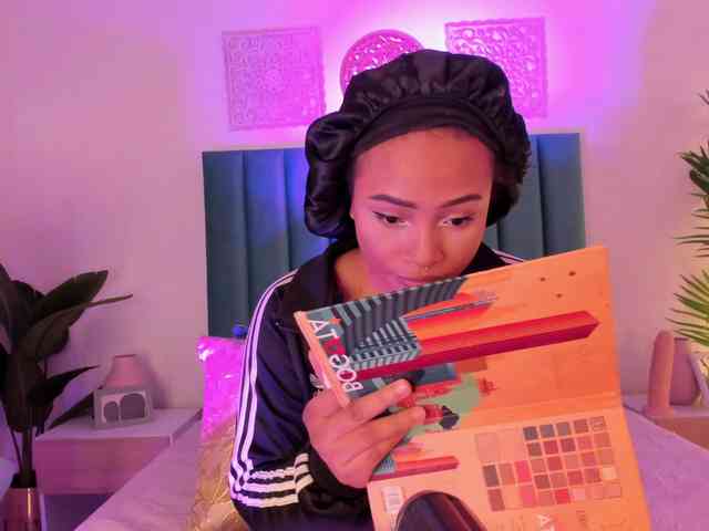 Aluna-Sweet webcam