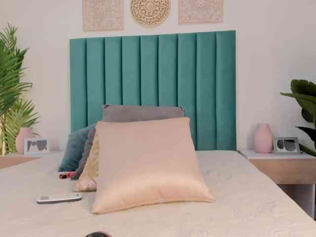 Aluna-Sweet webcam