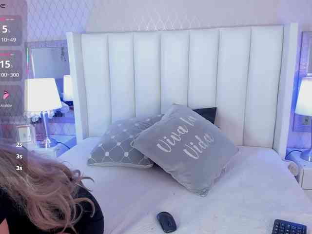 Aluna-Sweet webcam