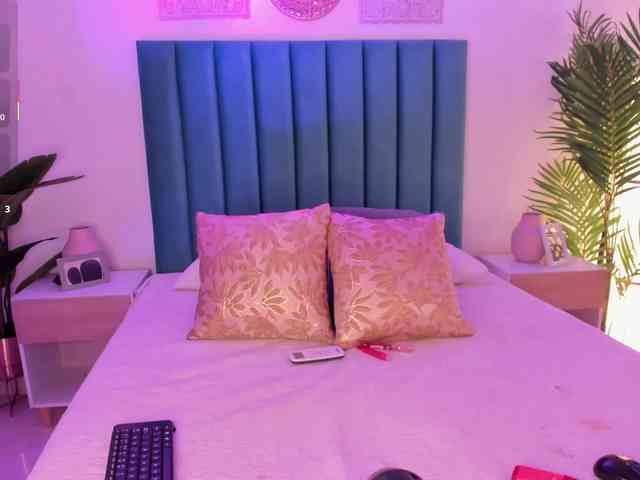 Aluna-Sweet webcam