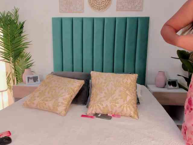 Aluna-Sweet webcam