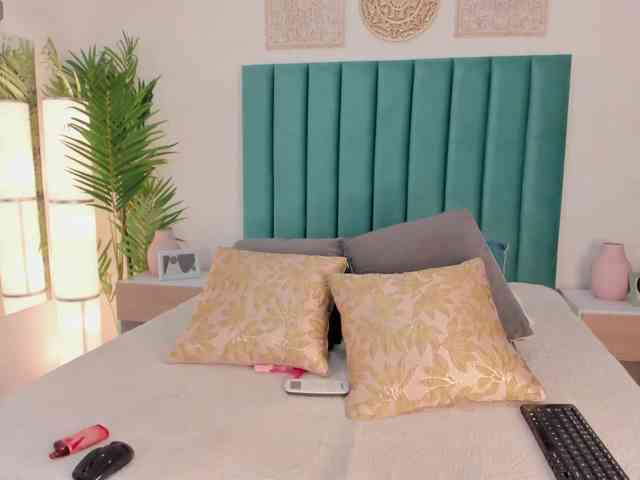 Aluna-Sweet webcam