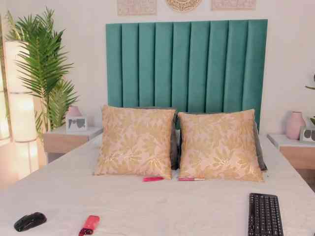 Aluna-Sweet webcam