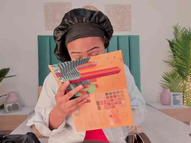 Aluna-Sweet webcam
