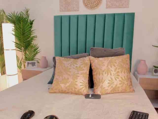 Aluna-Sweet webcam