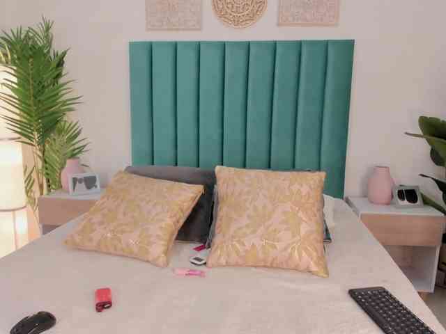 Aluna-Sweet webcam