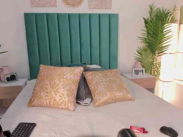 Aluna-Sweet webcam