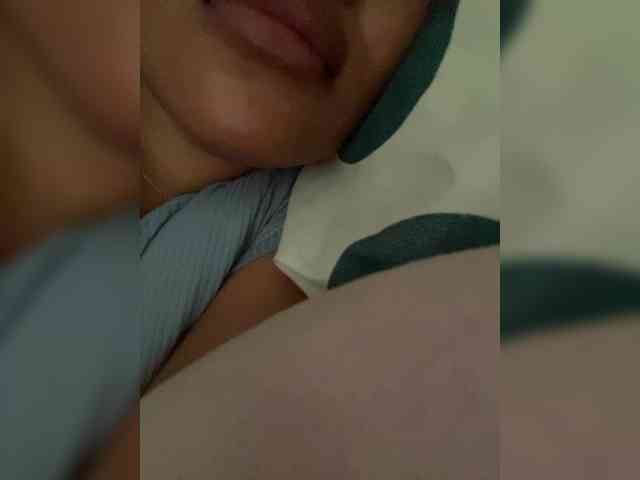 Aluna-Sweet webcam
