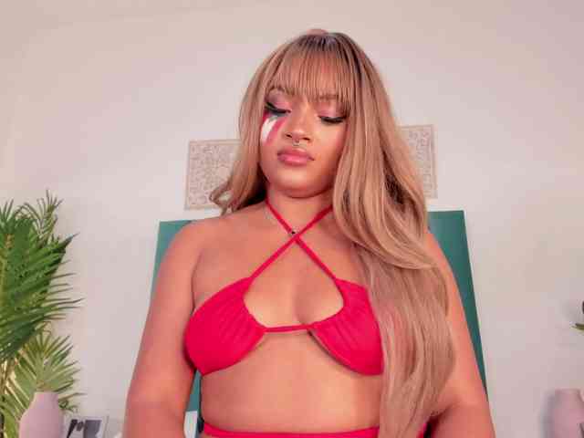 Aluna-Sweet webcam