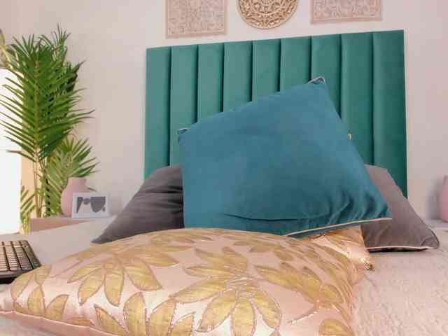 Aluna-Sweet webcam