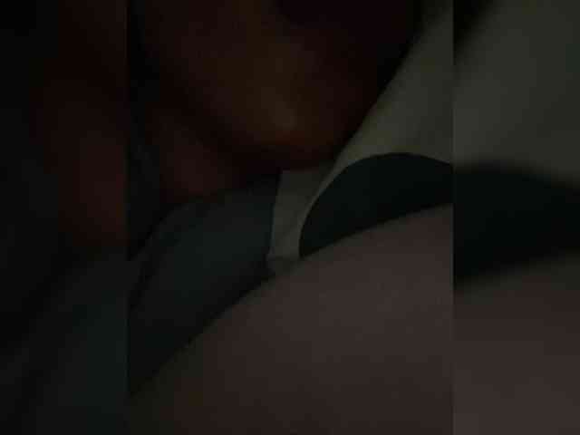 Aluna-Sweet webcam