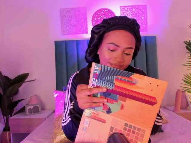 Aluna-Sweet webcam