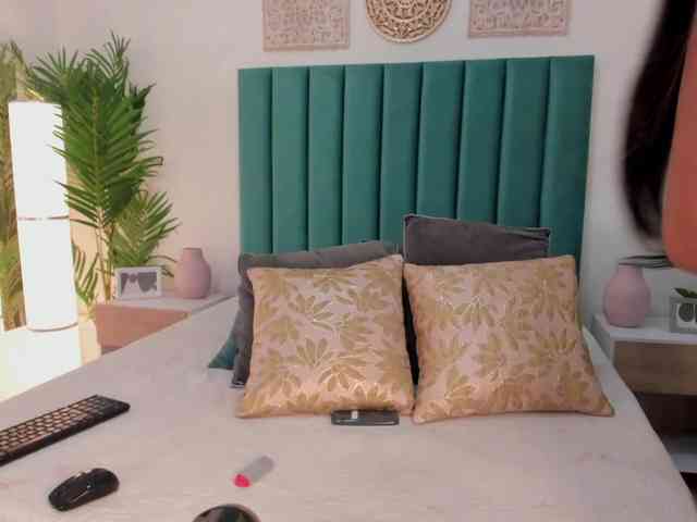 Aluna-Sweet webcam
