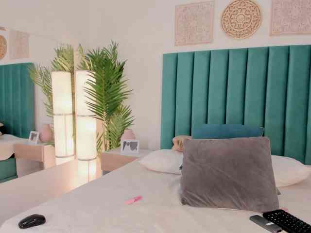 Aluna-Sweet webcam