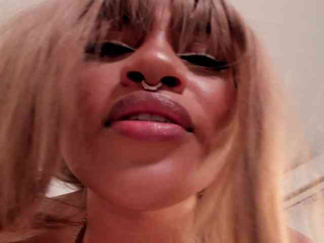 Aluna-Sweet webcam