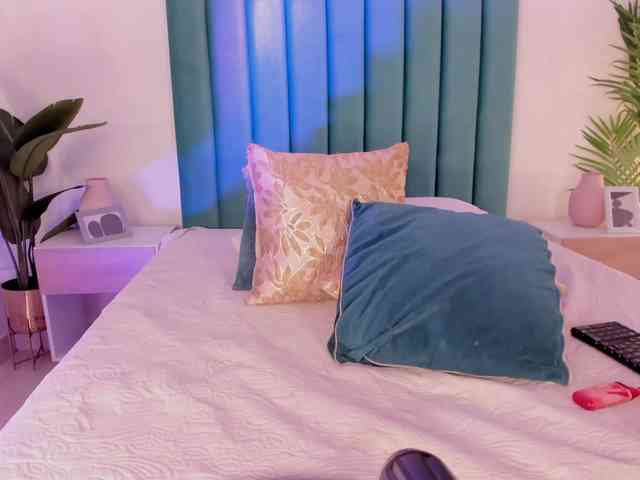 Aluna-Sweet webcam
