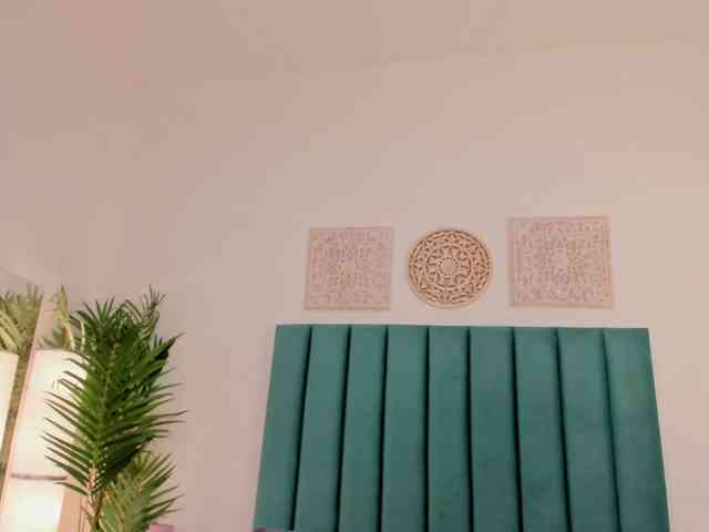 Aluna-Sweet webcam