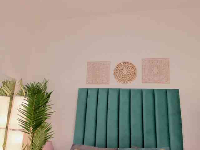 Aluna-Sweet webcam