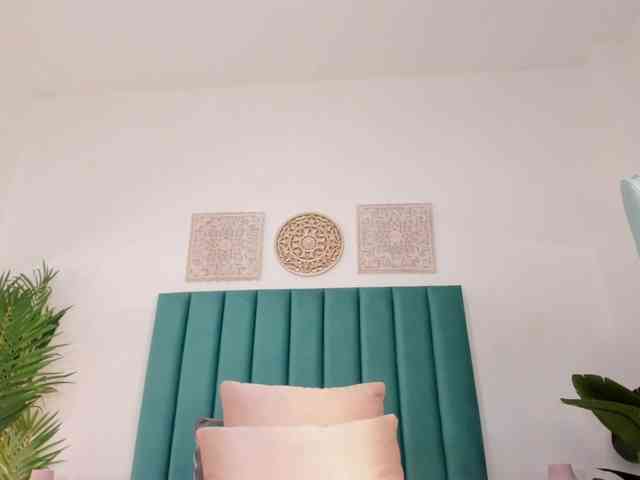 Aluna-Sweet webcam