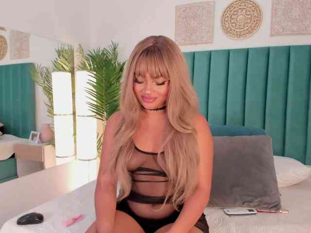 Aluna-Sweet webcam