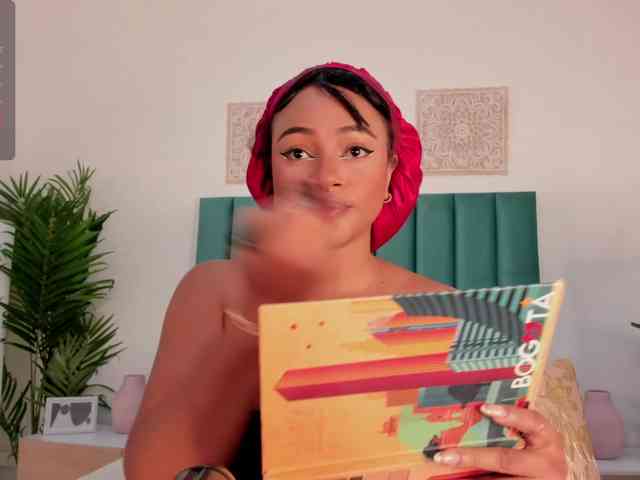 Aluna-Sweet webcam
