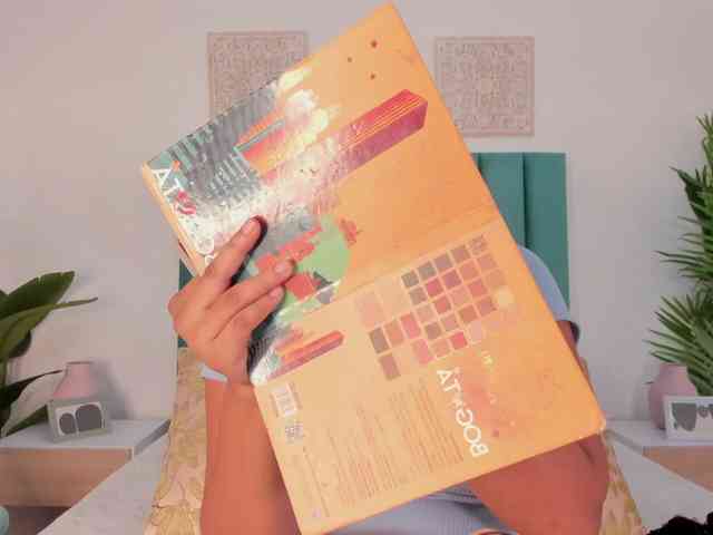 Aluna-Sweet webcam