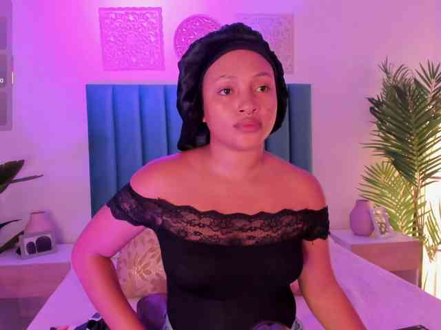 Aluna-Sweet webcam