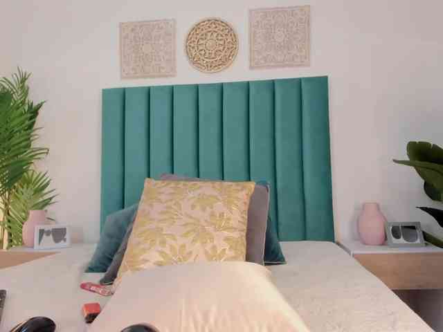 Aluna-Sweet webcam