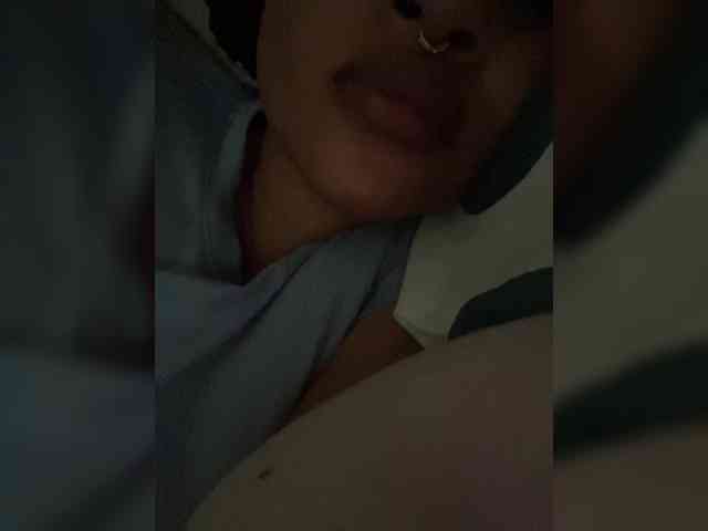 Aluna-Sweet webcam