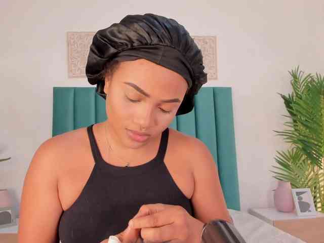 Aluna-Sweet webcam