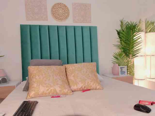 Aluna-Sweet webcam