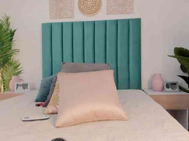 Aluna-Sweet webcam