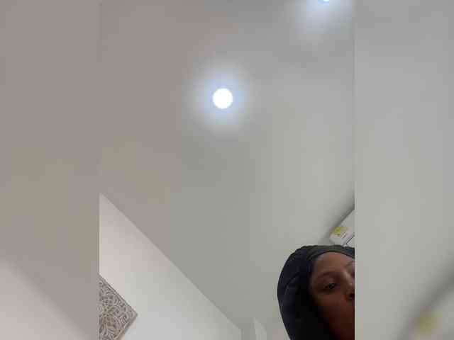 Aluna-Sweet webcam