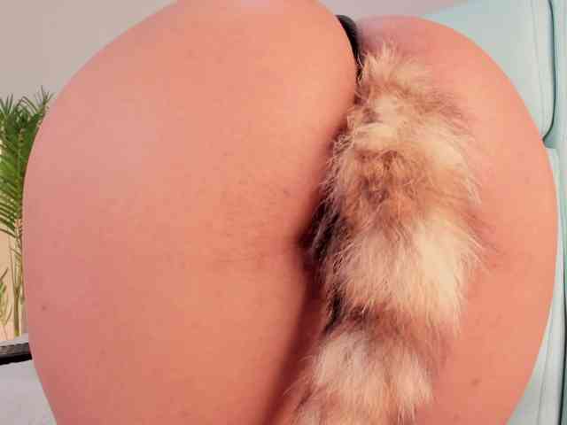 Aluna-Sweet webcam