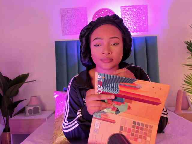 Aluna-Sweet webcam