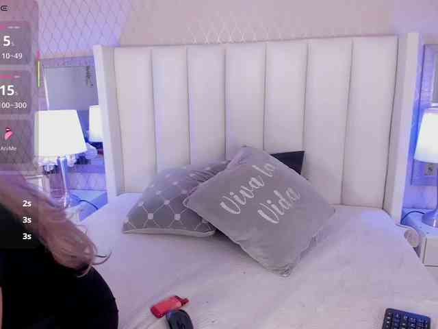 Aluna-Sweet webcam