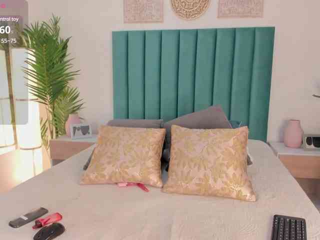 Aluna-Sweet webcam