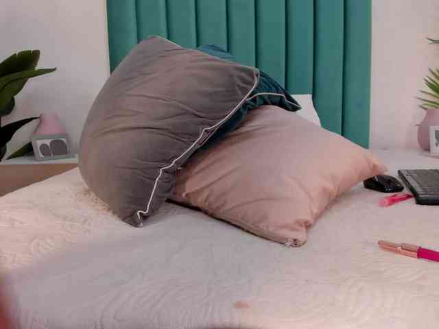 Aluna-Sweet webcam