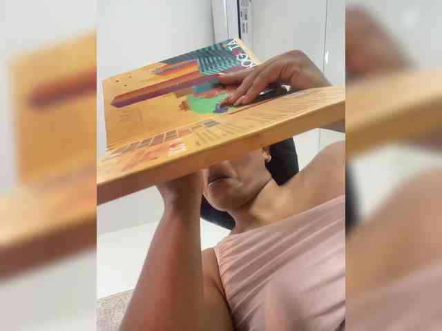 Aluna-Sweet webcam