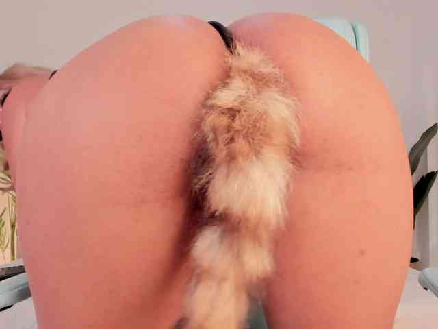 Aluna-Sweet webcam