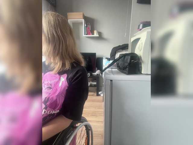 Foxy27 from BongaCams