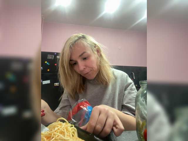 Foxy27's BongaCams show and profile