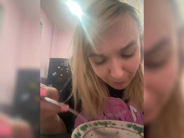 Foxy27's BongaCams show and profile