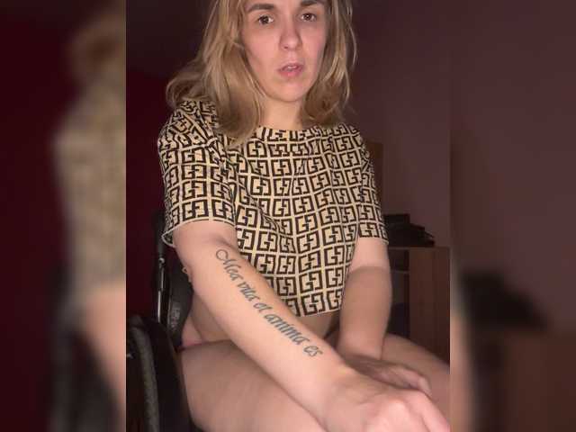 Foxy27 from BongaCams